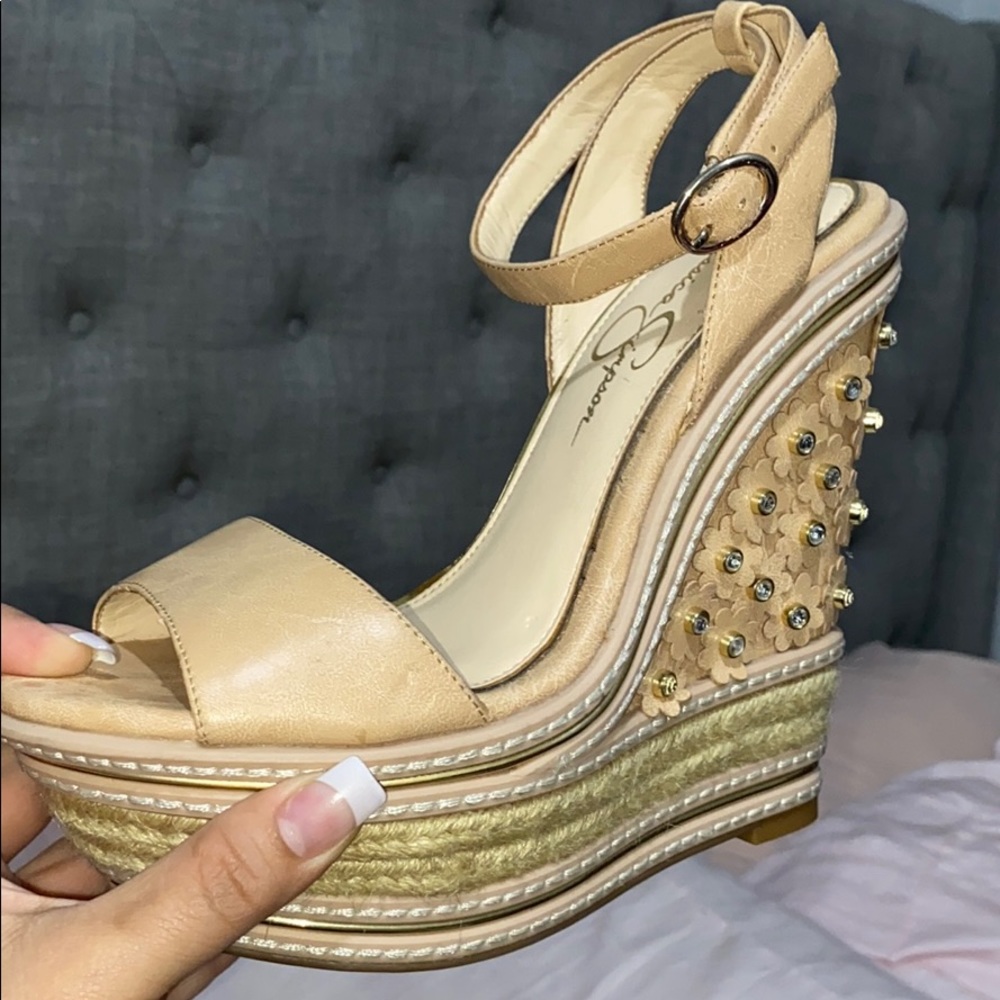 Flower, nude wedges